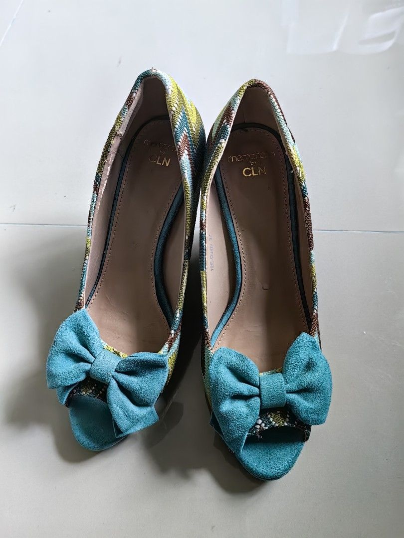 CLN shoes (Category: Heels) located in Pasay City. Submitted by meimeitoot (Listing ID 1331070296, Image 3). Description: Never been used Heels 3 inches.