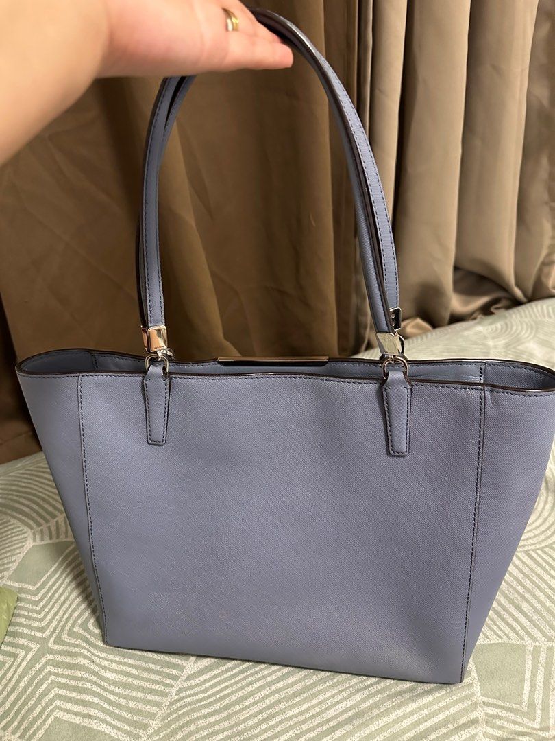 Coach Tote bag (Category: Luxury Bags & Wallets) located in Malabon City. Submitted by zyrabojos (Listing ID 1331223476, Image 2). Description: Coach Tote bag in Saffiano leather Still in good condition with just light stain All hardwares are in excellent condition.