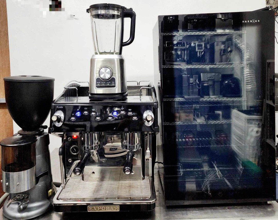 COMPACT EXPOBAR 2 GROUPS COMMERCIAL COFFE GRINDER & ESPRESSO MACHINE ROSETTA MINI CONTROL 2GR BLACK TA (Category: Coffee Machines & Makers) located in Bulacan. Submitted by iamvanillapeach (Listing ID 1331173351, Image 1). Description: Compact Expobar 2 Groups Commercial Coffee Espresso Machine Rosetta Mini Control 2GR Black TA Model: EBED-C32B-22AF Serial Number: 115 1902 42035 Voltage: 220-240V Frequency: 50-60Hz Wattage: 2800W Boiler Capacity: