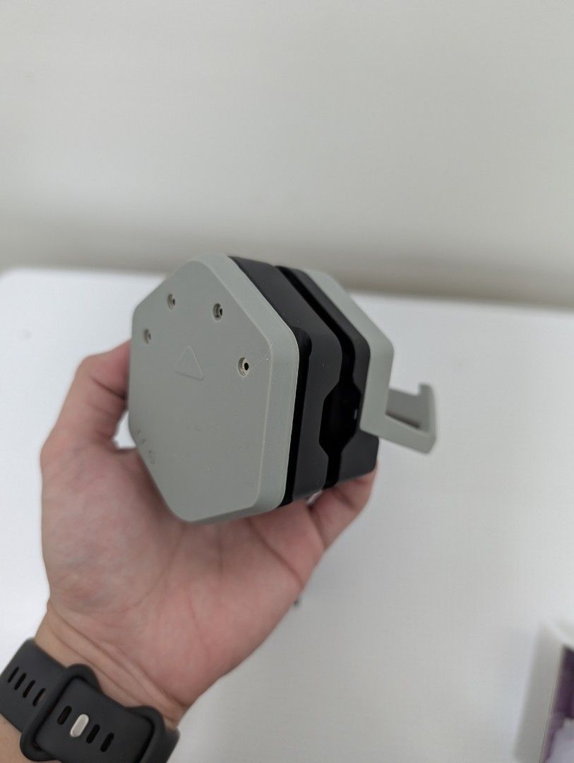 Cooler Master GEM Multi Device & Controller Magnetic Holder (Category: Other Accessories) located in Cavite. Submitted by averysortijas (Listing ID 1331122194, Image 3). Description: Used SRP is ₱1,200 No issues.