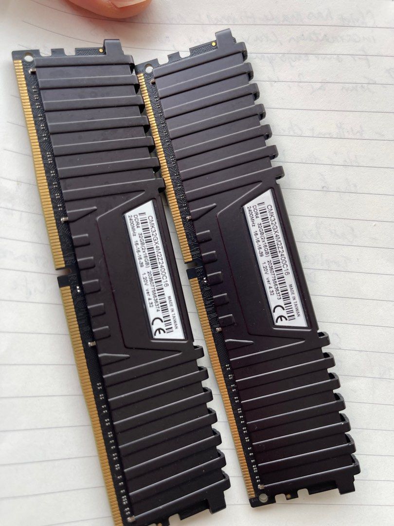 Cmk32gx4m2z2400c16 deals