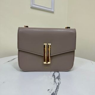 (Category: ) located in . Submitted by fabshoppeeph (Listing ID 1331229092, Image 1). Description: .