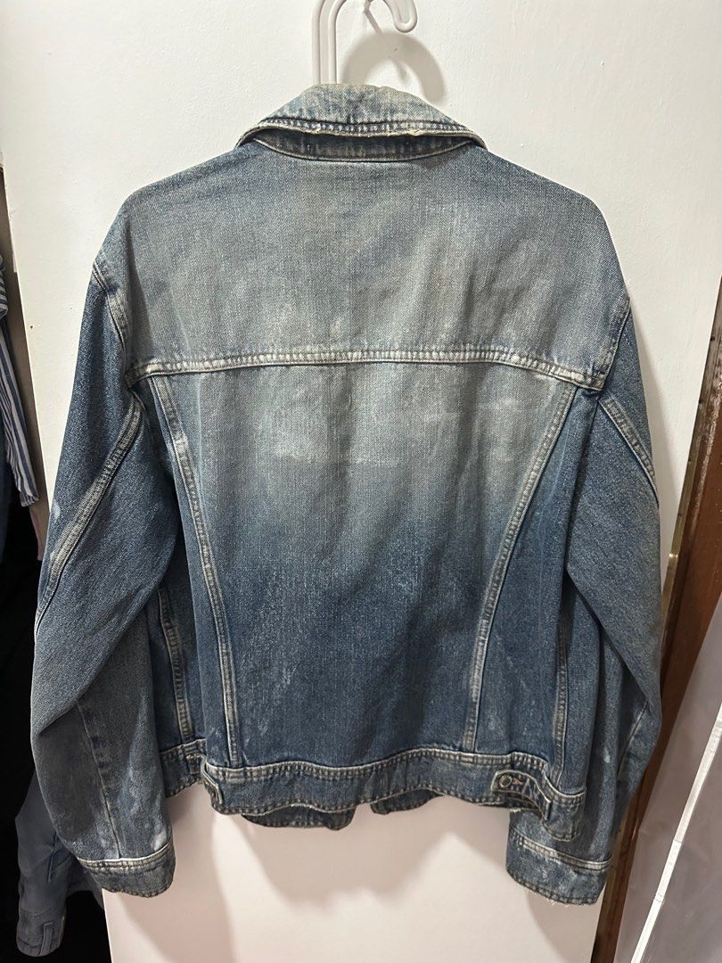 Dolce & Gabbana denim jacket (Category: Luxury Apparel) located in Makati City. Submitted by elenank.595 (Listing ID 1331168433, Image 3). Description: 100% authentic D&G, old and well loved denim jacket with no flaws. All buttons, no holes. Oversized or fits L (small XL) unisex. Price is final.