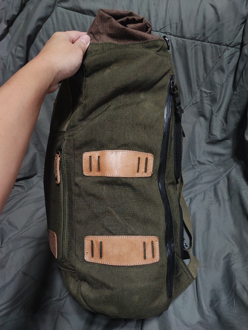 Doughnut roll top backpack (Category: Backpacks) located in Baguio. Submitted by ozara.06 (Listing ID 1331210304, Image 3). Description: Doughnut roll top backpack Cordura material With laptop compartment Appox. 25-28L Ganda nito 1500.