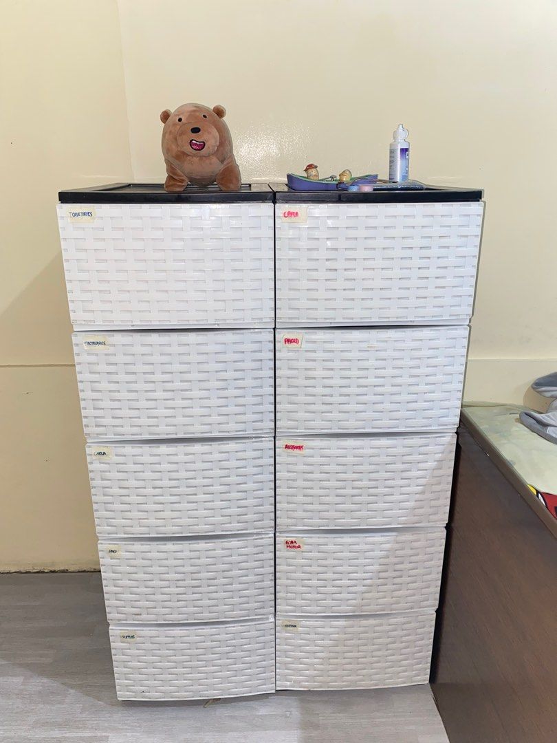 Drawer set (Category: Shelves, Cabinets & Racks) located in Manila. Submitted by macmb (Listing ID 1331076214, Image 1). Description: Set of drawer.