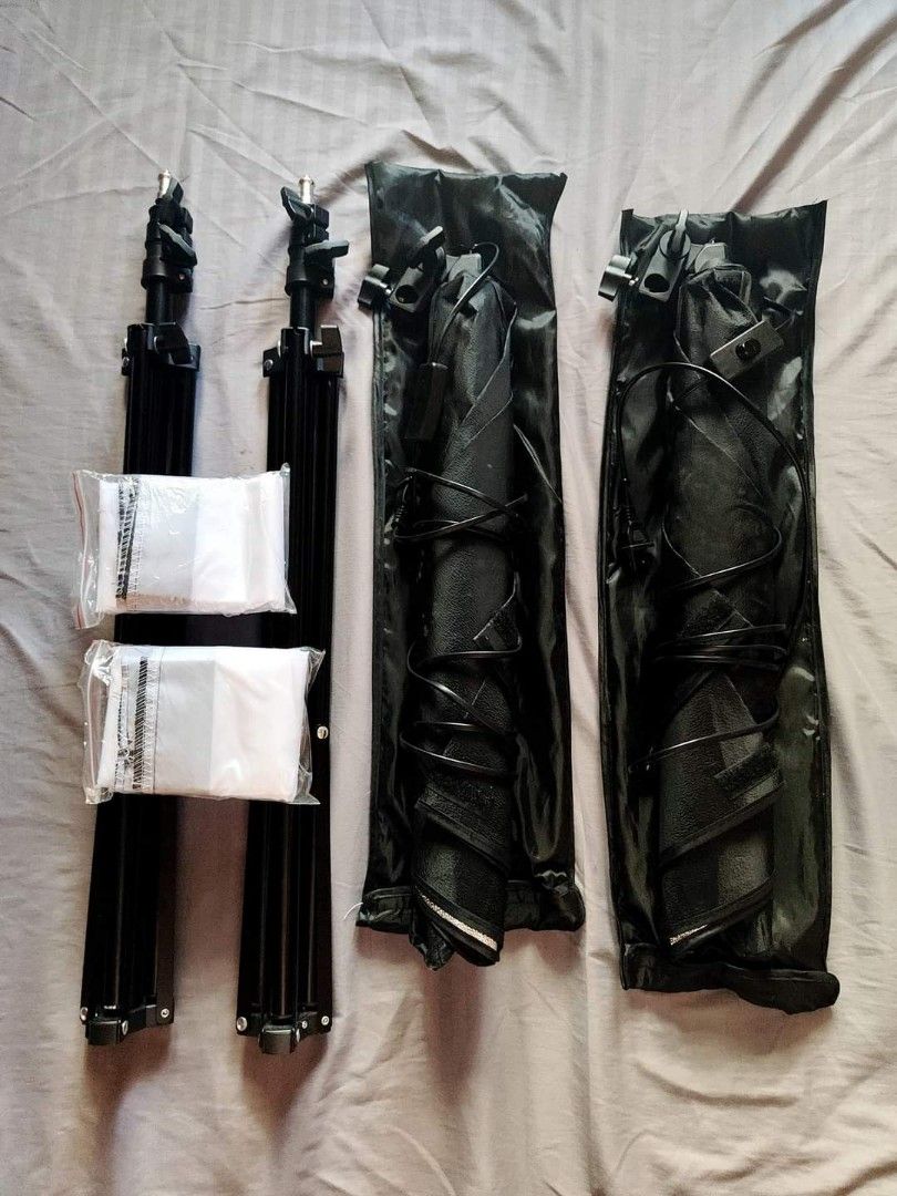 Dual Set Softbox + 200 CM Stand (Category: Lighting & Studio Equipment) located in Muntinlupa City. Submitted by kmdgrm (Listing ID 1331150120, Image 1). Description: REPRICED! FROM 1999, NOW 1449! FOR SALE Dual Set Softbox with 200 CM Stand Barely used/ Like new Bulbs not included Please see photos for the product details Bought online for ~P3,000 RFS: Will upgrade Meet up within Muntinlupa area Delivery thru Grab or Lalamove.