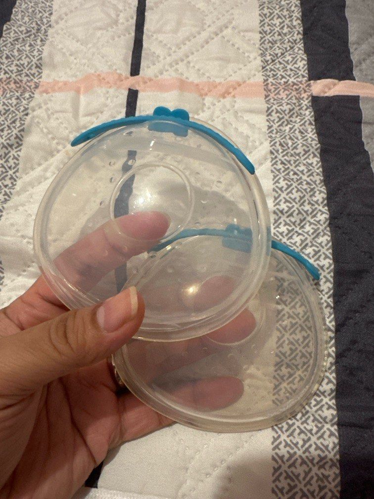 Dula Milk Catcher (Category: Breastfeeding & Bottle Feeding) located in Angeles City. Submitted by mystiquemayhem (Listing ID 1331153231, Image 2). Description: One pair Dula milk catcher. Lightly used. Hairline crack on one piece though does not effect performance..