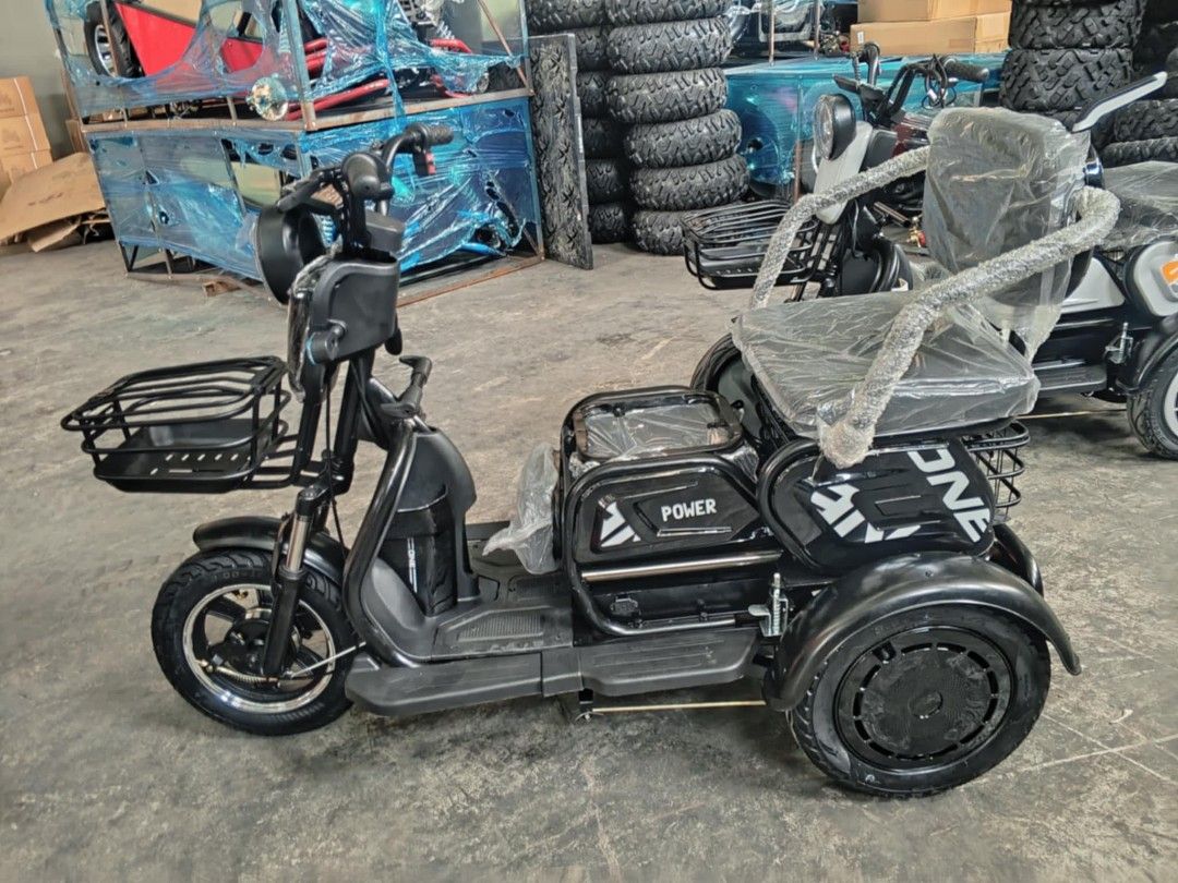 ebike 3 wheels (Category: Bicycles) located in Manila. Submitted by saguittarian06 (Listing ID 1331211871, Image 2). Description: NEW ARRIVAL Super FASHION ebike 10 inches tire 3 wheels,mini with ROOF! INCLUSIONS: Unit with complete accessories Side mirror with trapal automatic wiper Specs. With wiper With panel With anti theft alarm 3 seater Front & Back Basket Battery Lead Acid 48v 20AH 800 Watts size 10 wheels 40-50Km Range 40-60Km/H Speed 350