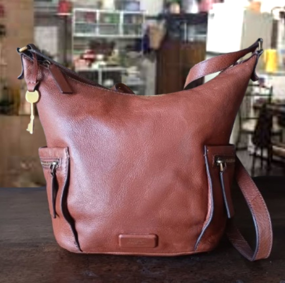 Fossil emerson hobo brown size M Barang Mewah Tas Dompet di Carousell