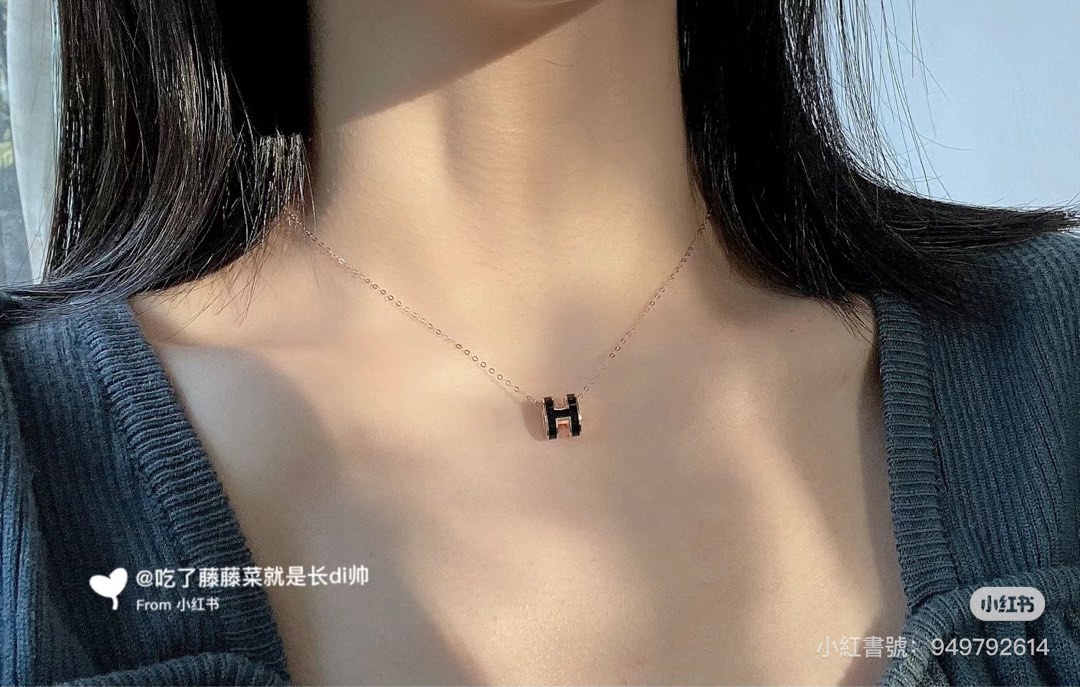 Hermes mini necklace