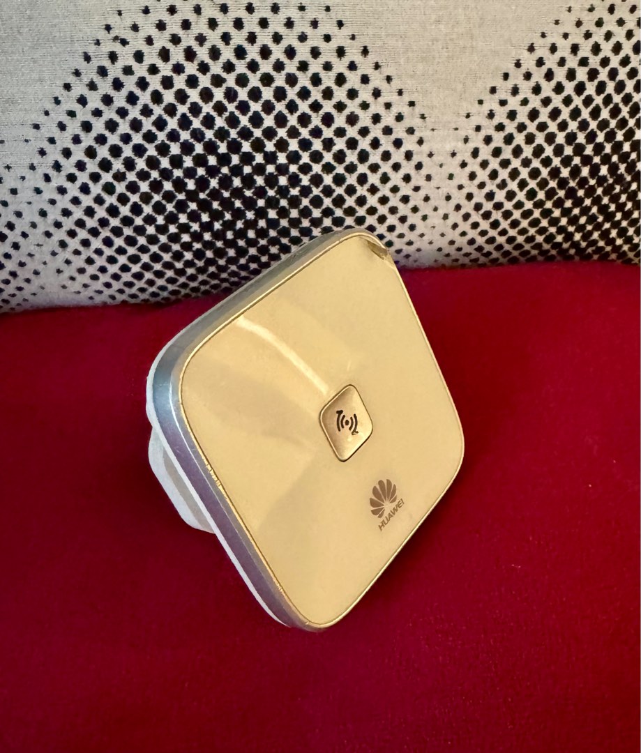 Huawei 300 Mbps WIFI range extender WS323, Computers Tech, Parts