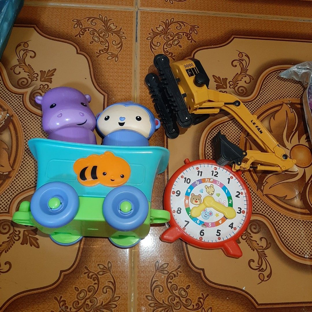Mainan baby mainan anak Fisher Price Toy Silly Safari Rattle Roll Animal Train excavator Toys Collectibles Mainan di Carousell