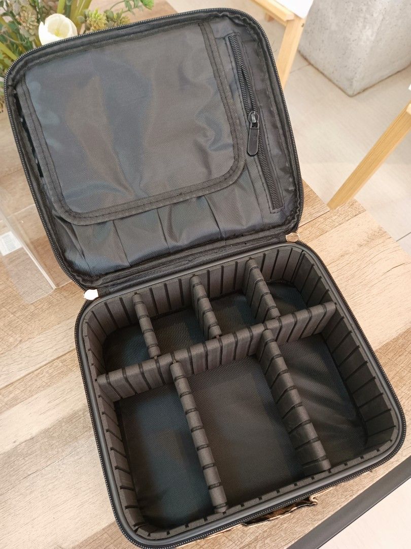 Make Up bag Organizer with animal print (Category: Makeup) located in Quezon City. Submitted by mlacosmetiquenoime (Listing ID 1331135474, Image 2). Description: .