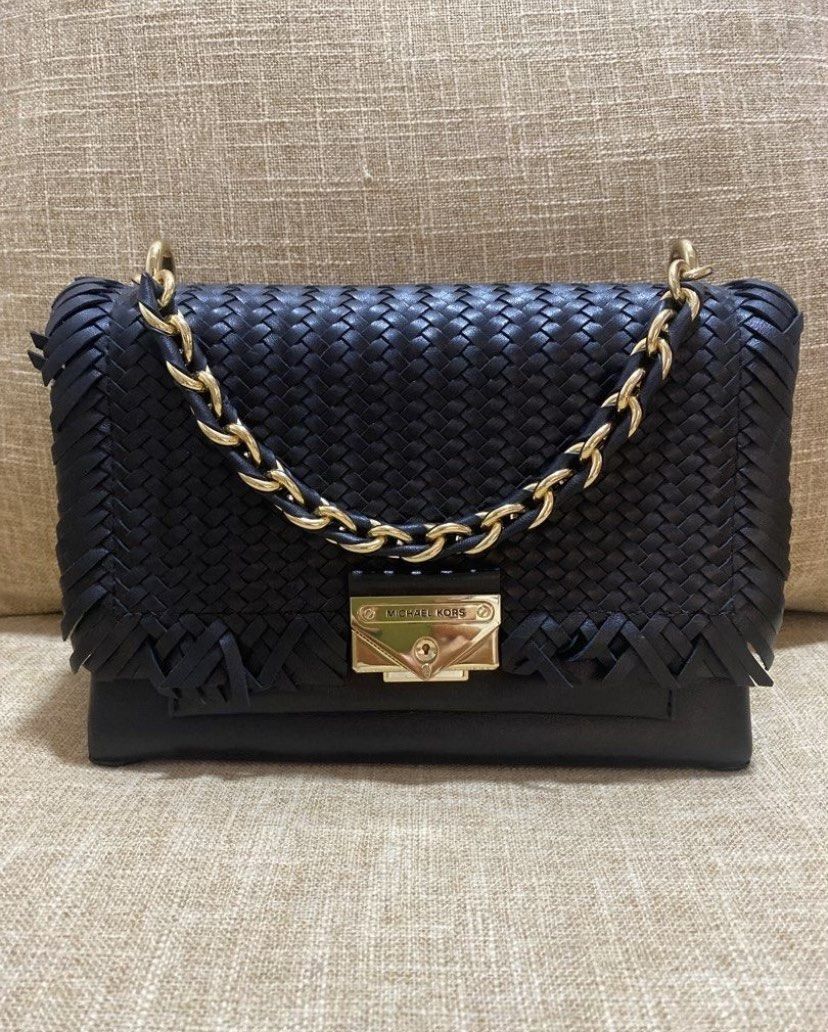 Michael Kors | Cece (Category: Luxury Bags & Wallets) located in Bulacan. Submitted by ashsaly (Listing ID 1331099154, Image 2). Description: Brand: Michael Kors Model: Cece Size: 9.5” x 6.5” H x 4” Only used once last Dec 2023 - YEP. Slightly Negotiable mode of payment: - gcash - bank transfer (bpi or bdo) mode of delivery: - jnt, lalamove, or grab (shouldered by the buyer) note: no refunds, returns, and warranties offered..