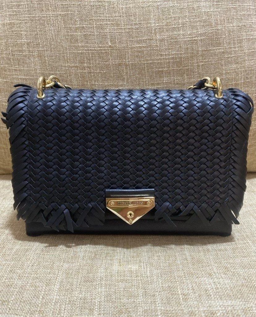 Michael Kors | Cece (Category: Luxury Bags & Wallets) located in Bulacan. Submitted by ashsaly (Listing ID 1331099154, Image 1). Description: Brand: Michael Kors Model: Cece Size: 9.5” x 6.5” H x 4” Only used once last Dec 2023 - YEP. Slightly Negotiable mode of payment: - gcash - bank transfer (bpi or bdo) mode of delivery: - jnt, lalamove, or grab (shouldered by the buyer) note: no refunds, returns, and warranties offered..