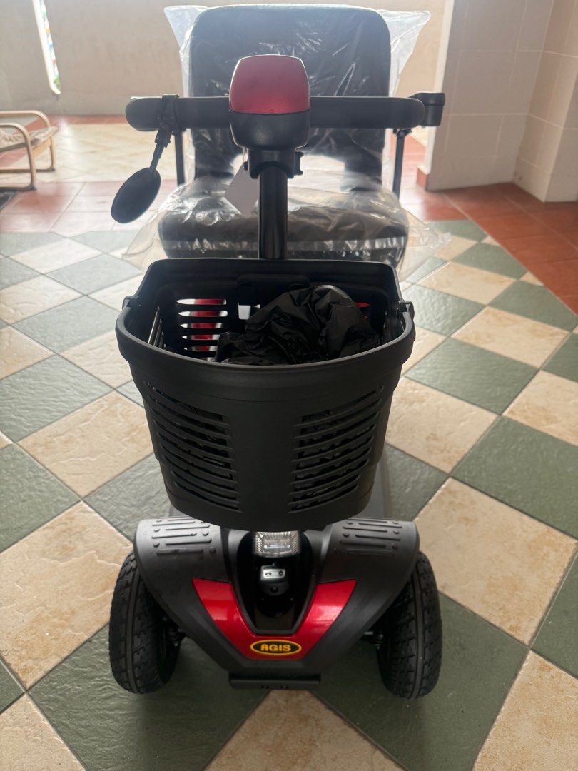 Mobility (Category: Cardio & Fitness Machines) located in Singapore. Submitted by sdjaly (Listing ID 1331088693, Image 5). Description: Never use before buyer brought it but too weak to ride it.