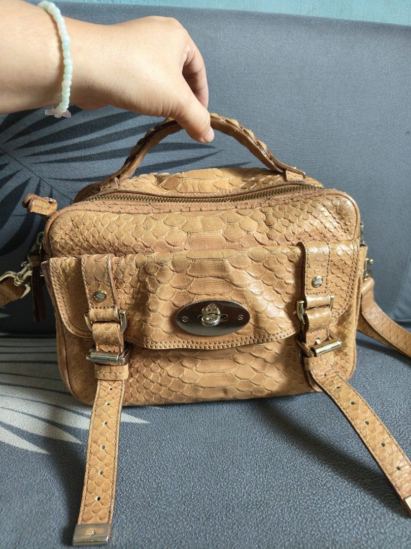 Mulberry authentic (Category: Luxury Bags & Wallets) located in Batangas. Submitted by venus232nd (Listing ID 1331183203, Image 1). Description: authentic.