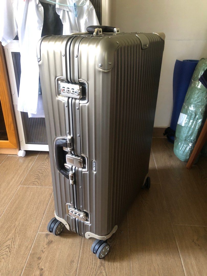 Rimowa topas stealth 32 clearance