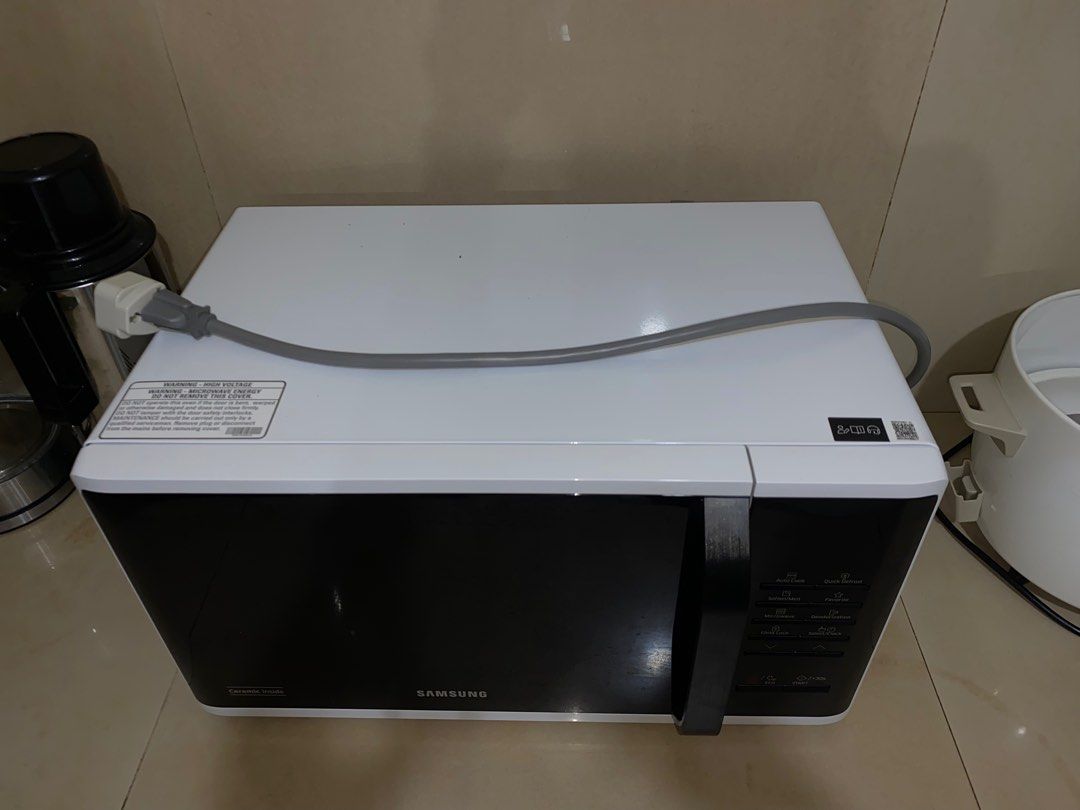Samsung Ceramic Microwave Oven (Category: Ovens & Toasters) located in Manila. Submitted by macmb (Listing ID 1331078739, Image 2). Description: FEATURES: 23 LITER MWO; ELECTRONIC CTRL CERAMIC ENAMEL INTERIOR.