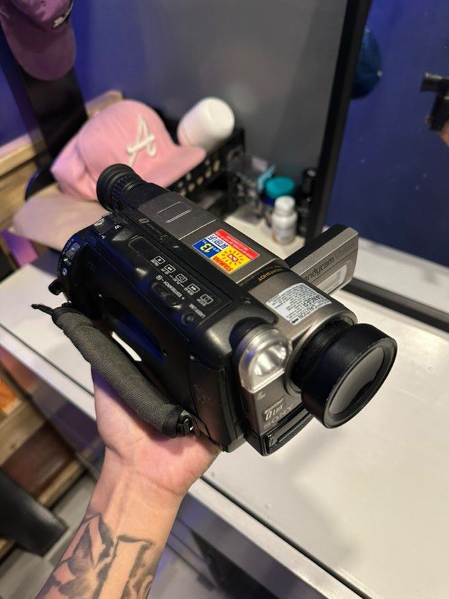 Sony Hi8 Vintage Cam Corder (Category: Cameras) located in Taguig. Submitted by sellerfrmdo (Listing ID 1331130674, Image 2). Description: Sony Hi8 Vintage Cam Corder No flash All working Night vision working Playback Working 10k nego.