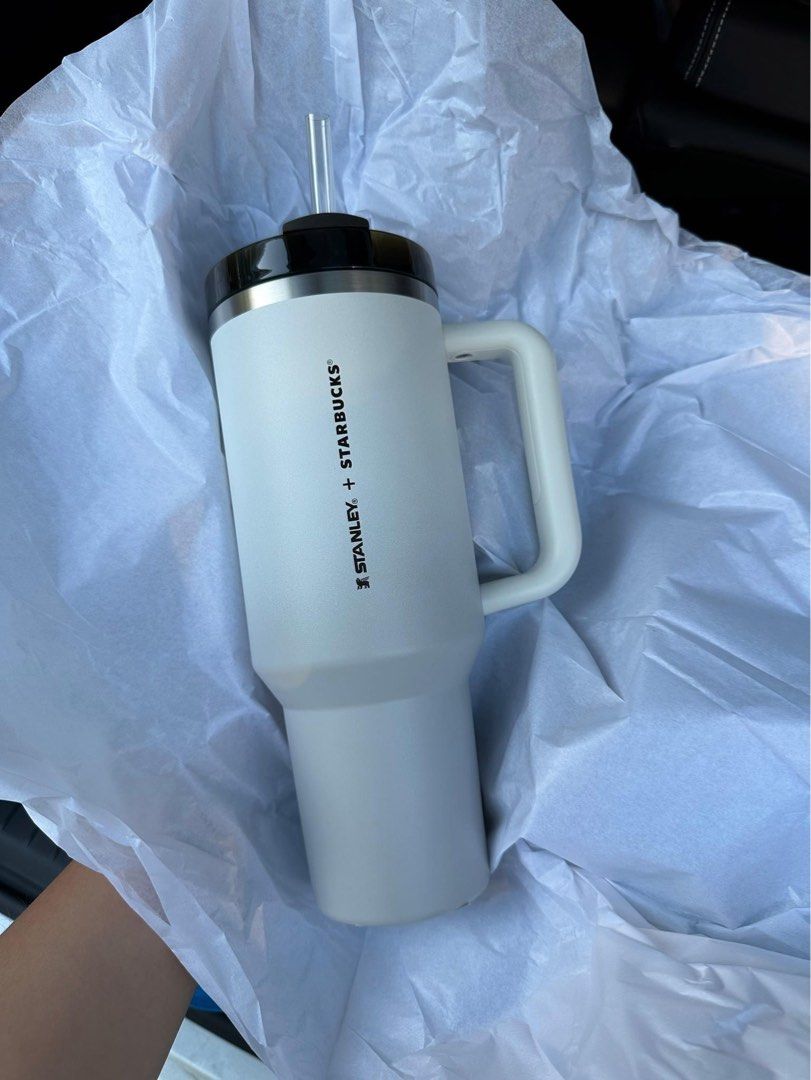 Starbucks Korea Penguin Random House Stanley Tumbler 1183ml (Category: Water Bottles & Tumblers) located in Binan City. Submitted by xxellexxo (Listing ID 1331166449, Image 3). Description: Limited Edition Starbucks Korea Penguin Random House Stanley Tumbler 1183ml White / Gray Gradient Brand New In Box MOP: GCash MOD: J&T/SDD.