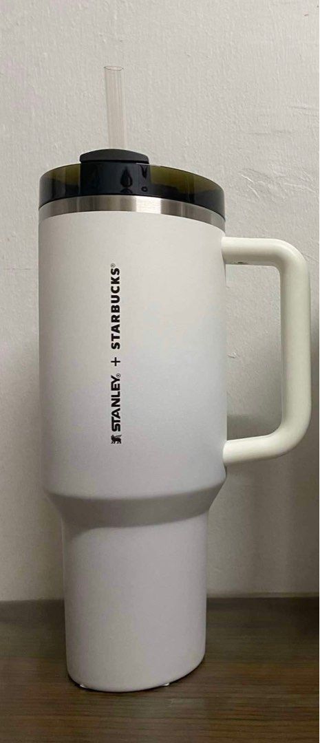 Starbucks x Stanley 40oz Korea Release (Category: Water Bottles & Tumblers) located in Makati City. Submitted by mgjdv16 (Listing ID 1331104942, Image 2). Description: White - php 4800 Pink - php 6000.