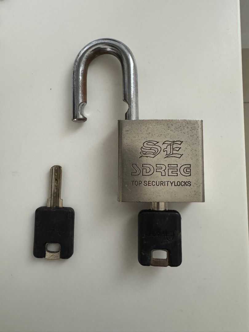 Top security locks (Category: Locks, Doors & Gates) located in Kuala Lumpur. Submitted by mariana_sofia19 (Listing ID 1331112469, Image 1). Description: Let go sbb da tak guna. .