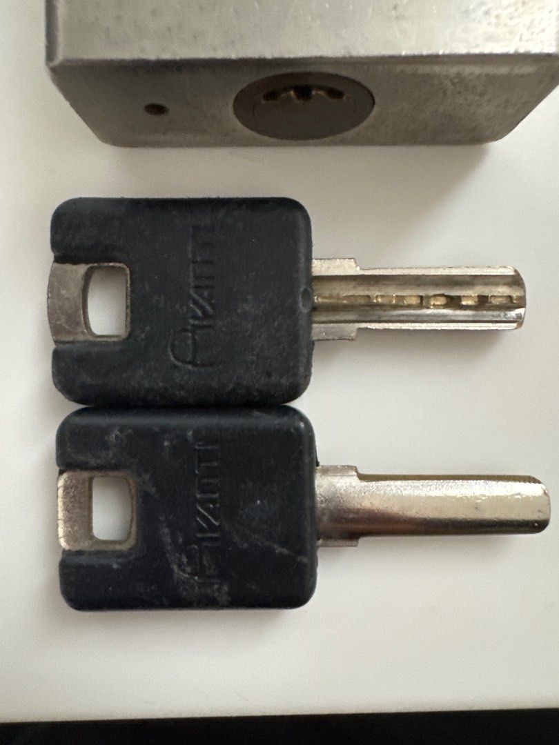 Top security locks (Category: Locks, Doors & Gates) located in Kuala Lumpur. Submitted by mariana_sofia19 (Listing ID 1331112469, Image 2). Description: Let go sbb da tak guna. .