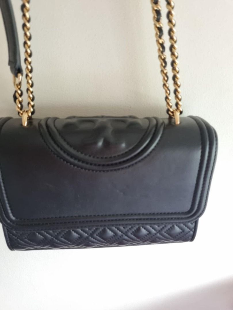 Tory Burch Fleming Bag at Php 9,000 (Category: Luxury Bags & Wallets) located in Cebu City. Submitted by bethtaylor (Listing ID 1331064345, Image 3). Description: Tory Burch Fleming Bag at Php 9,000 Price in Rustan's Php 33,000 Selling Low Decluttering Tory Burch Fleming convertible shoulder bag crafted in diamond-stitched leather, with gold-tone metal hardware. This shoulder bag features 1 exterior back pocket, 2 interior slit pockets, 1 zipper 