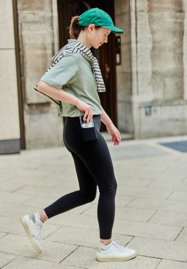 UNIQLO AIRISM UV Protection Soft Leggings Tights Size Medium Black Women s Fashion Activewear on Carousell