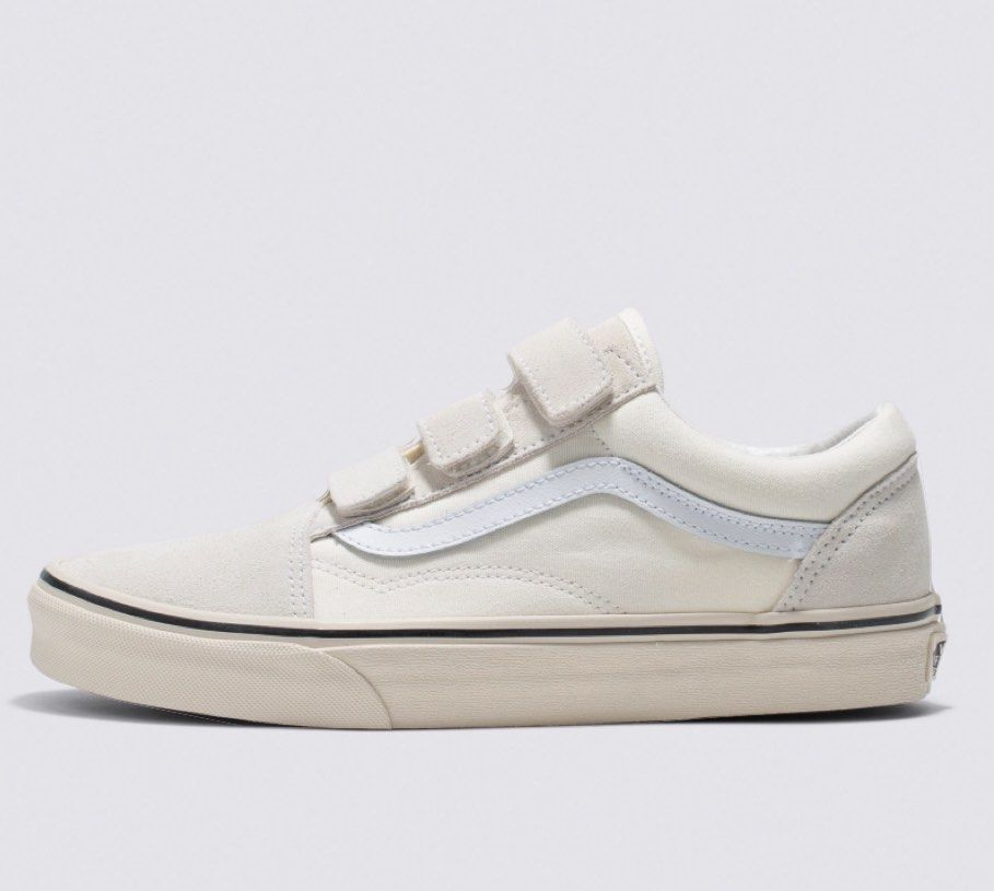 Vans White Straps Oldskool (Category: Sneakers) located in Paranaque City. Submitted by pringlestrue (Listing ID 1323493997, Image 1). Description: 10.5us No issues other than dirty Can be cleaned to look fresh white.