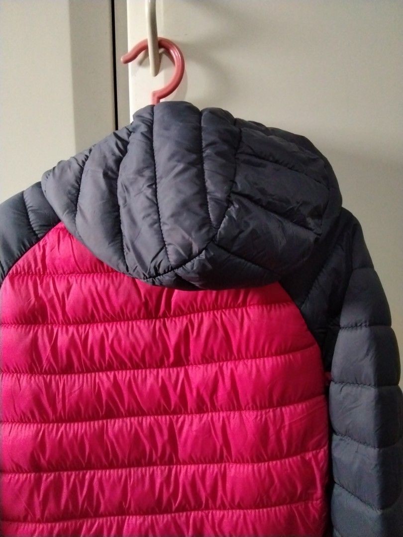 Winter Jacket (Category: Coats, Jackets and Outerwear) located in Singapore. Submitted by preciouslamb (Listing ID 1331076972, Image 3). Description: .