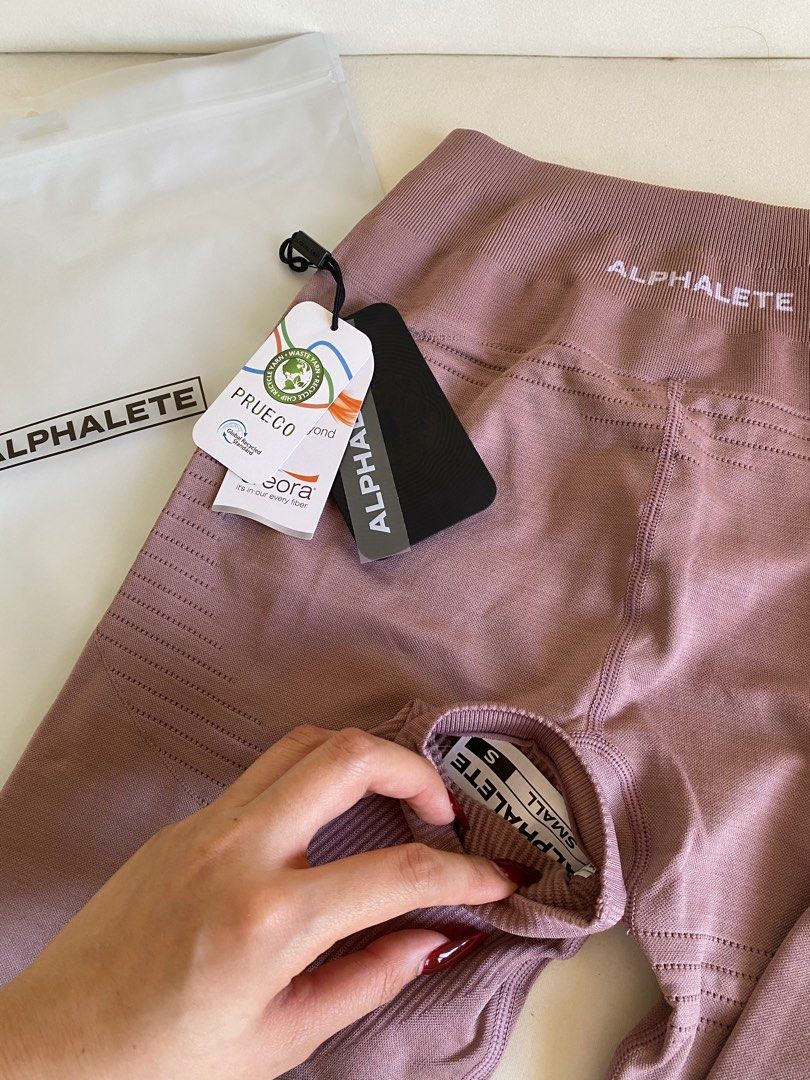 Alphalete Ozone Leggings (Category: Activewear) located in Manila. Submitted by alphagirly (Listing ID 1331333569, Image 2). Description: Alphalete Gymshark Lululemon.
