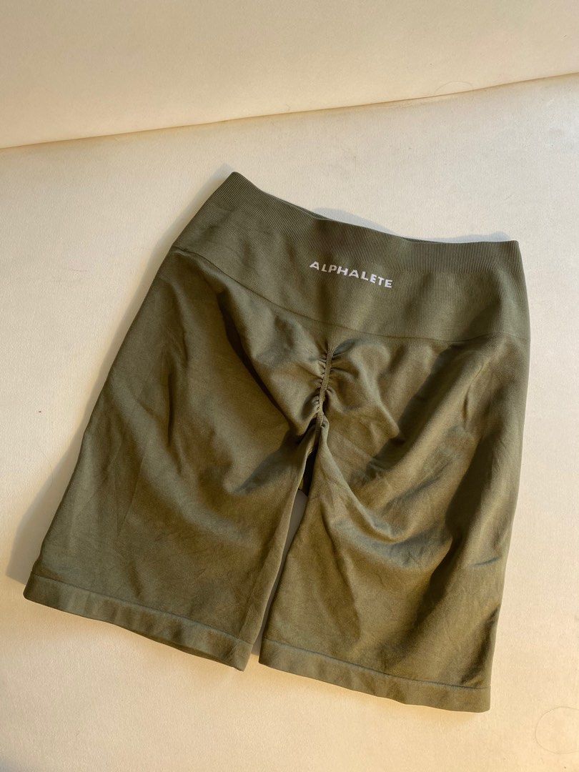 Alphalete Scrunch Shorts (Category: Activewear) located in Manila. Submitted by alphagirly (Listing ID 1331333944, Image 1). Description: Rfs: seller told me small size but its big.