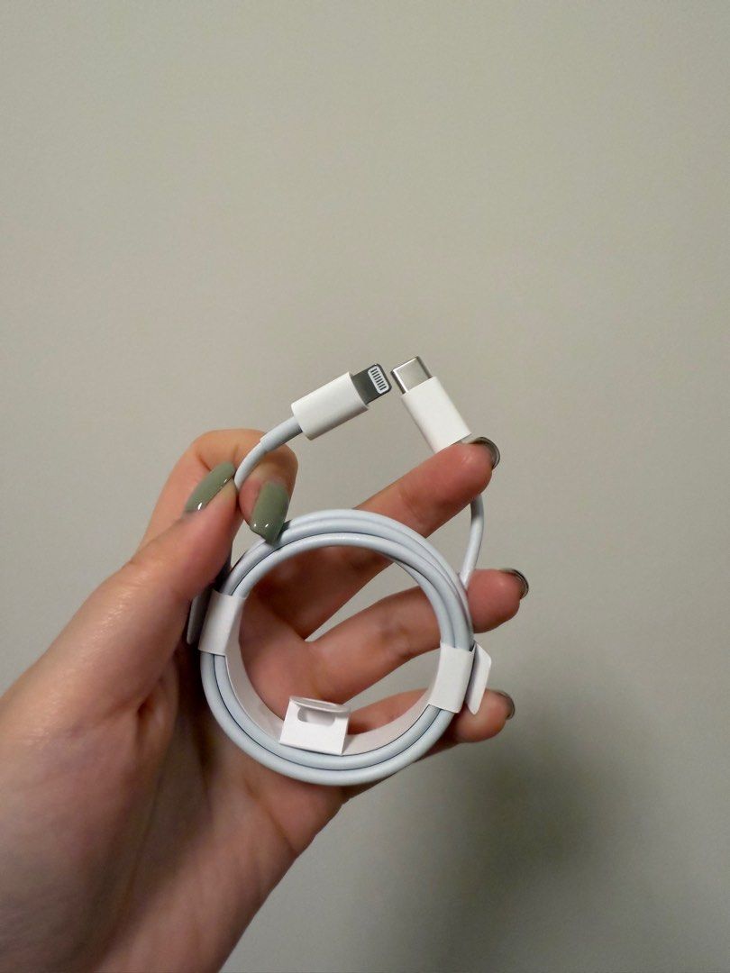 Apple 原裝 USBC to lightning cable, 手提電話, 電話及其他裝置配件, 充電器及電線 Carousell