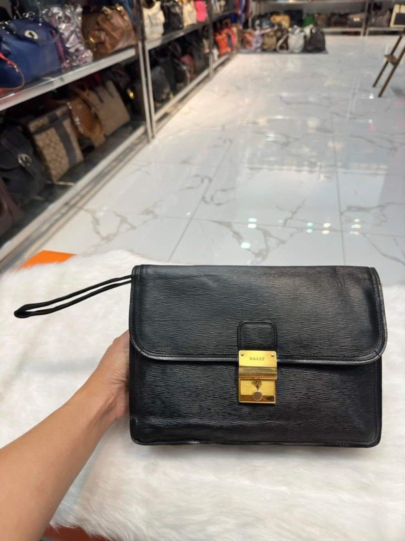 Authentic Bally Clutch (Category: Luxury Bags & Wallets) located in Quezon City. Submitted by jhaediah (Listing ID 1331391376, Image 1). Description: 💥 SALE 💥 Bally clutch Authentic 💯.
