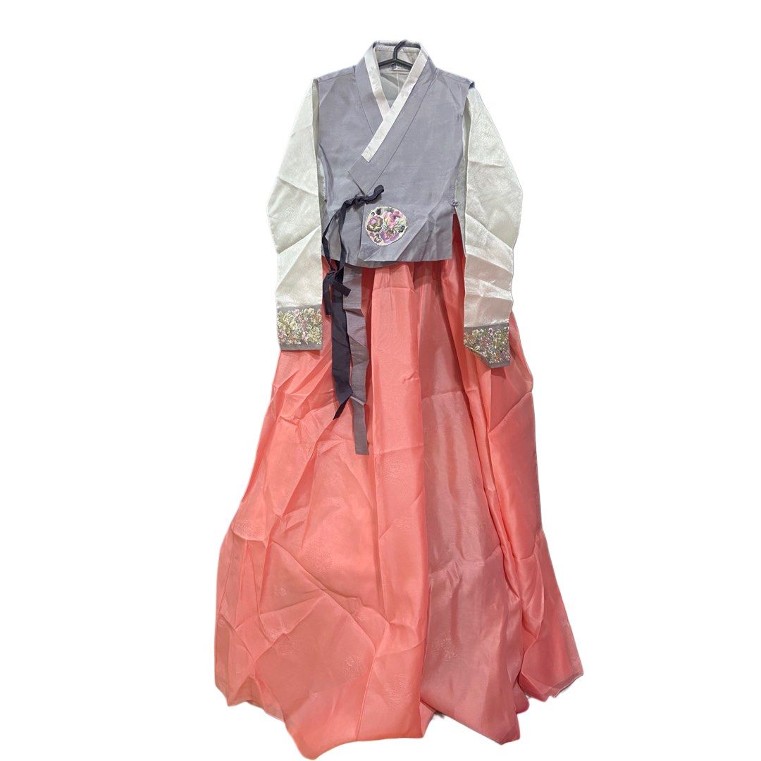 Authentic Hanbok | Traditional Korean Dress (Category: Traditional & Ethnic wear) located in Paranaque City. Submitted by potatoeeee (Listing ID 1331231078, Image 1). Description: Authentic Hanbok / Traditional Korean Dress ON HAND‼️ Price: 2500🏷️ Directly from Korea📍 For adult womens📌 OPEN FOR WHOLESALE‼️ PM ME‼️.