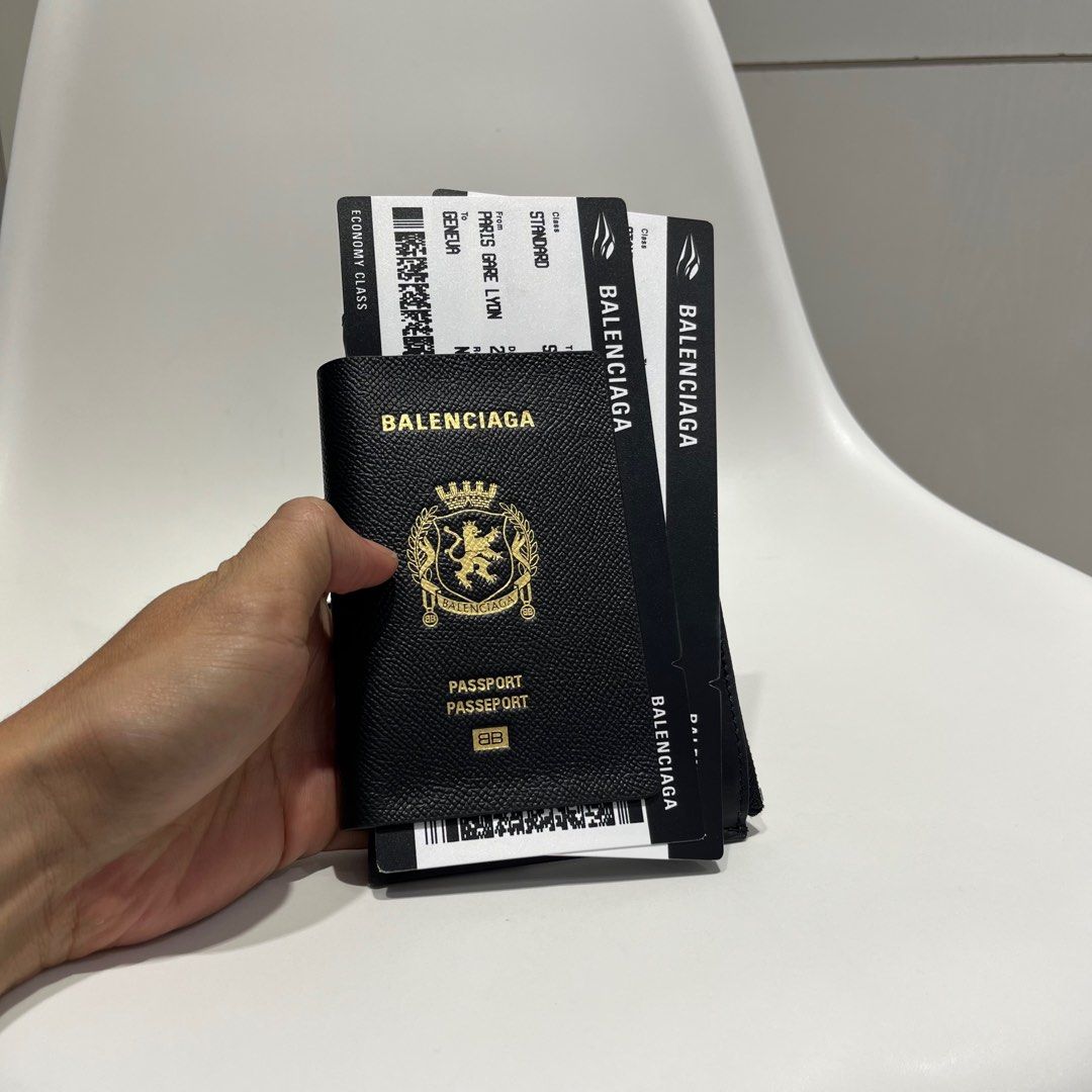バレンシアガ フォンホルダー パスポート 申せ ブラック 