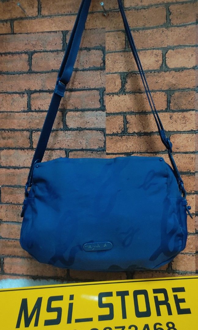 Beg Bundle (Category: Sling Bags) located in Kuala Lumpur. Submitted by msi_store_enterprise (Listing ID 1331234806, Image 3). Description: Lock items boleh pilih2 mana berminat.