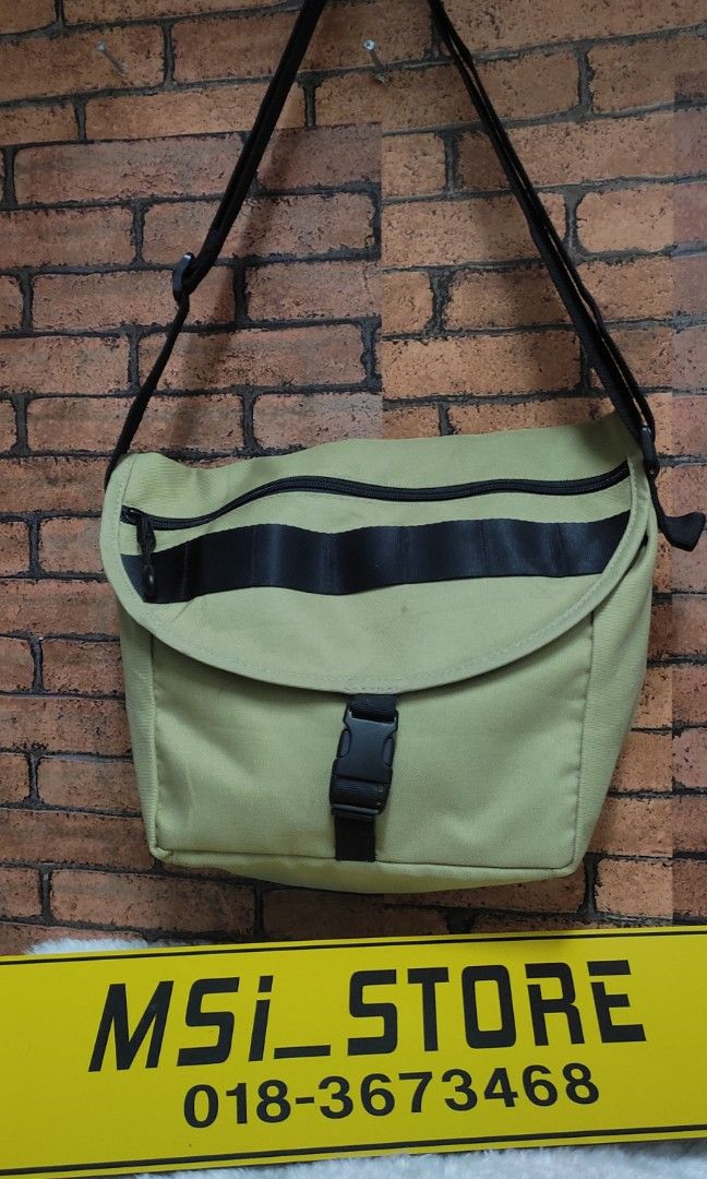 Beg Bundle (Category: Sling Bags) located in Kuala Lumpur. Submitted by msi_store_enterprise (Listing ID 1331234806, Image 2). Description: Lock items boleh pilih2 mana berminat.