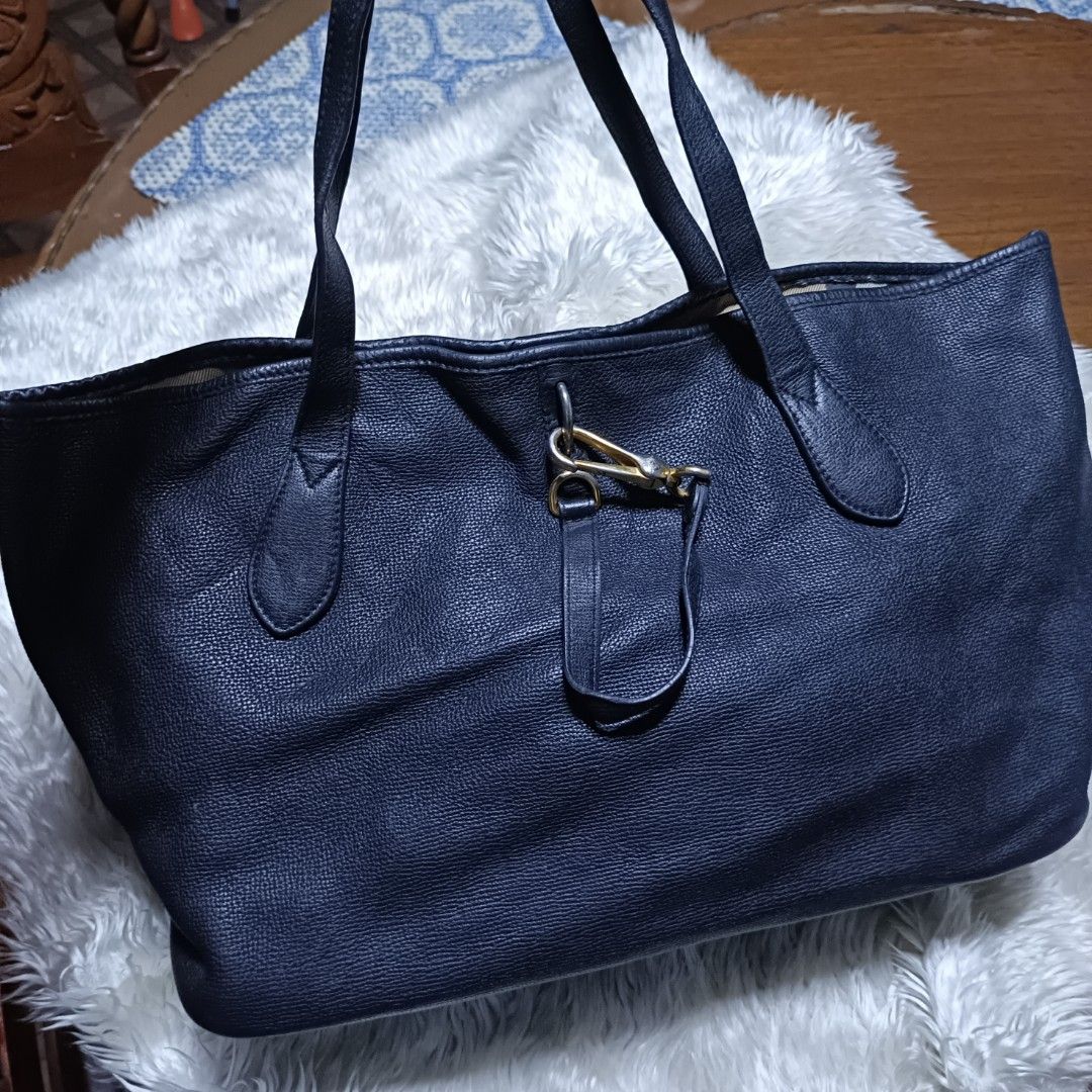 Burberry honeybrook tote 2025