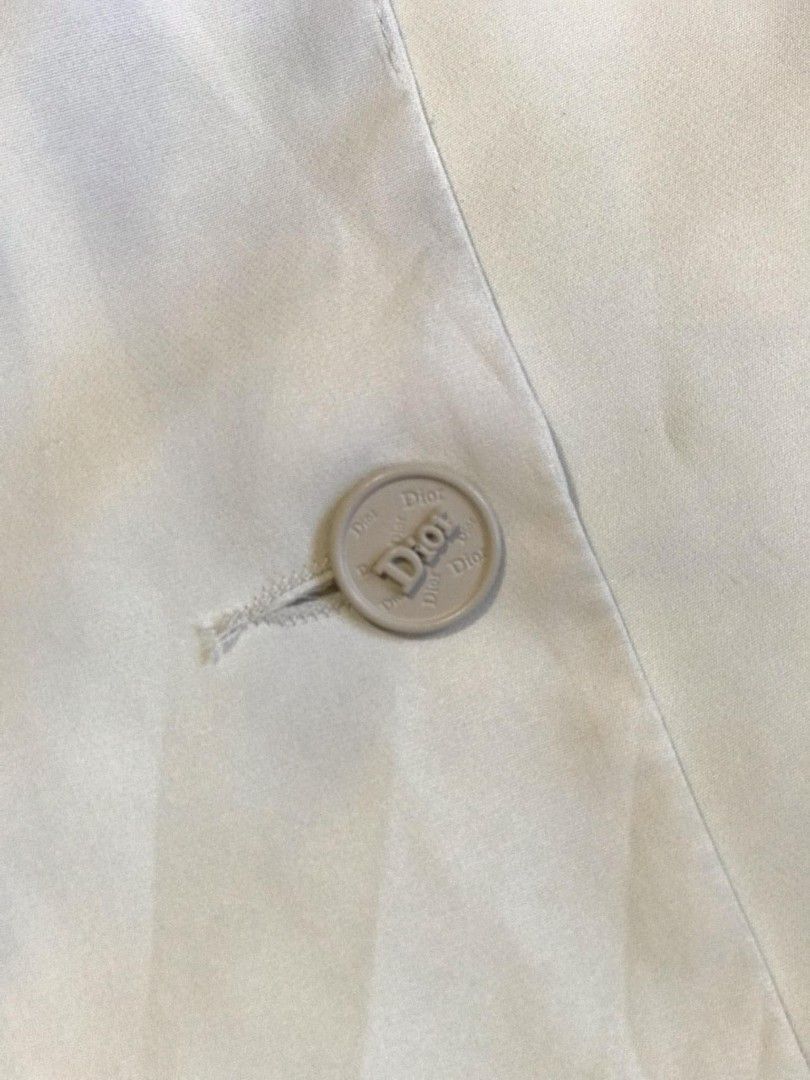 Christian Dior Blazer (Category: Luxury Apparel) located in Manila. Submitted by rutchemari68583 (Listing ID 1331361248, Image 3). Description: Christian Dior Blazer Small-Medium Excellent May maliit na tastas sa inner lining loob di kita.