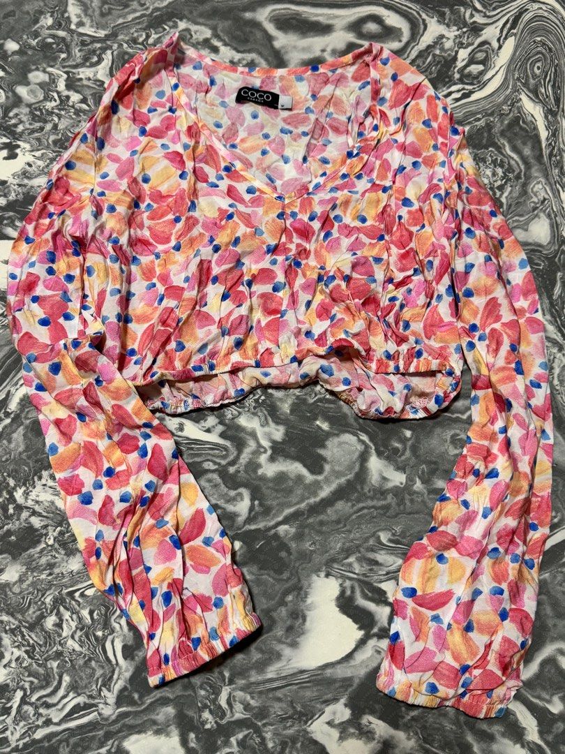Coco floral blouse (Category: Blouses) located in Taguig. Submitted by augustine_l (Listing ID 1331361264, Image 2). Description: .