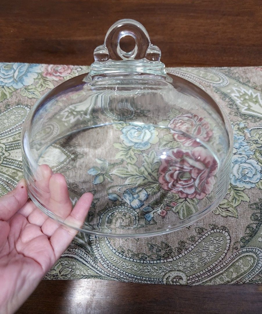 SALE❗️Glass Cake Cover (Category: Food Organization & Storage) located in Quezon City. Submitted by senyoramaria (Listing ID 1331392919, Image 1). Description: Glass Cover Only Can be used for cake, pastries or any food at your table. 22cm in diameter (8.6 inches) 9cm height Makapal ung glass, mabigat. With minimal scratches. Php700❗️.