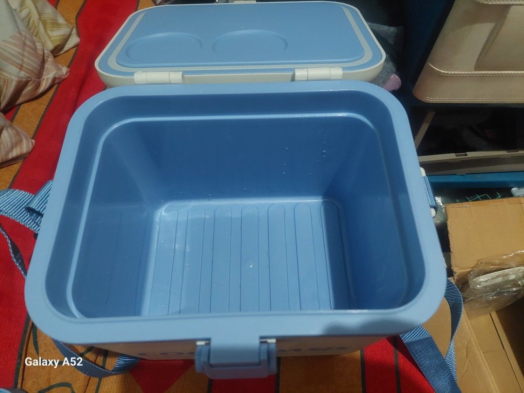 Ice box 5 liters (Category: Food Organization & Storage) located in Quezon City. Submitted by obet89 (Listing ID 1331303069, Image 2). Description: almost new small ice box meet up bgc sm north.