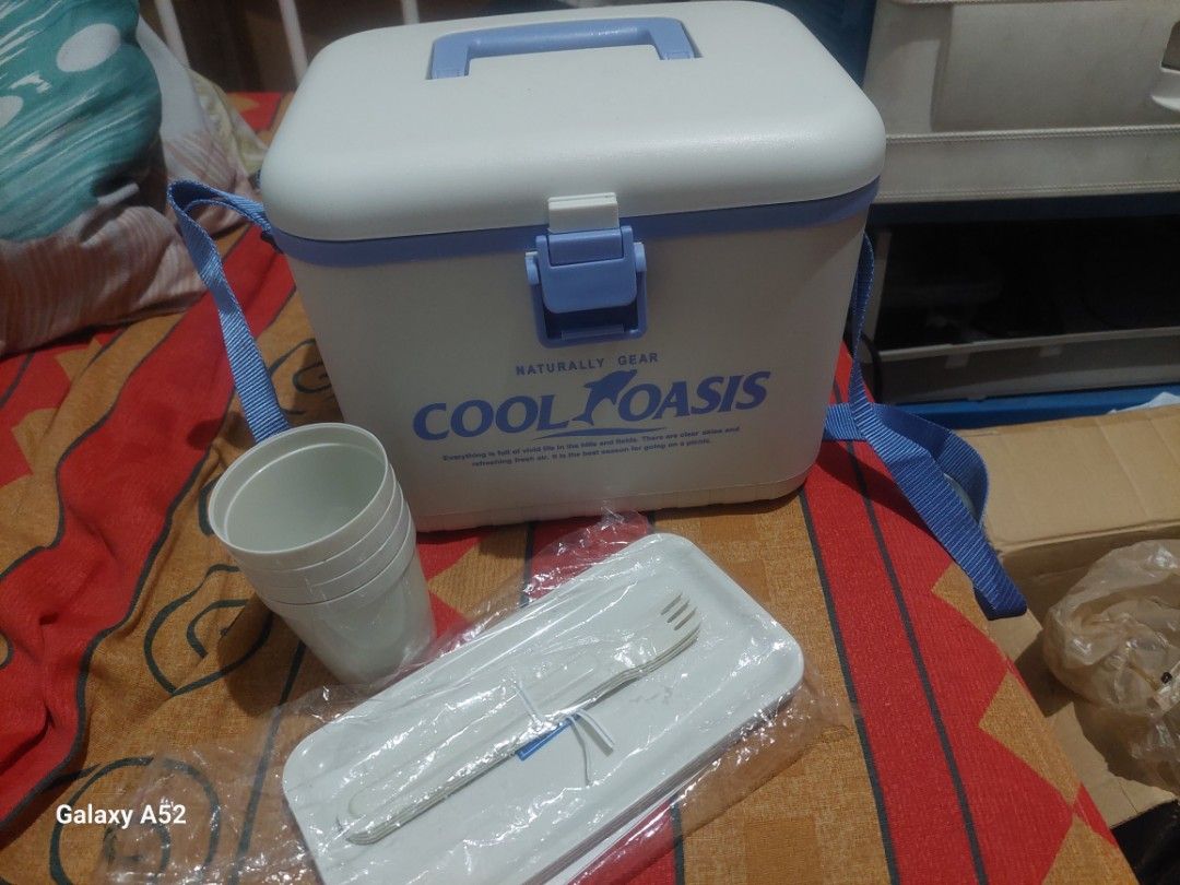 Ice box 5 liters (Category: Food Organization & Storage) located in Quezon City. Submitted by obet89 (Listing ID 1331303069, Image 3). Description: almost new small ice box meet up bgc sm north.