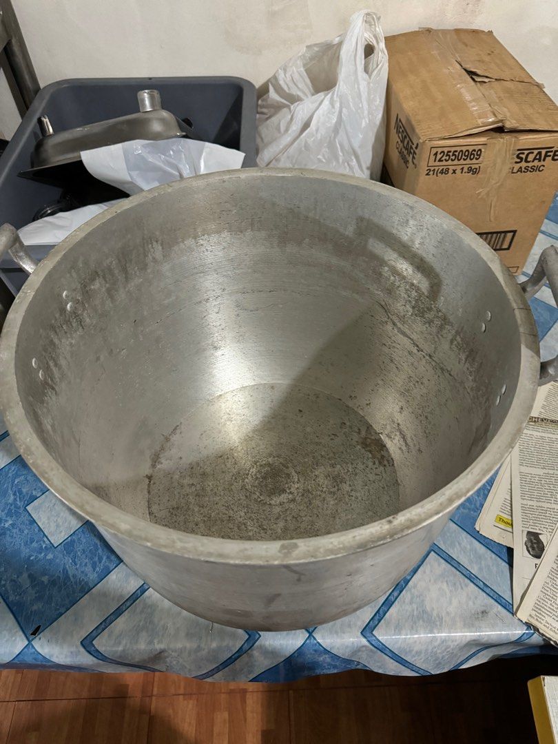 Kaldero big (Category: Cookware & Accessories) located in Caloocan City. Submitted by pdl198871557 (Listing ID 1331345539, Image 2). Description: Used once only Rfs: need to dispose asap. No more storage room. .