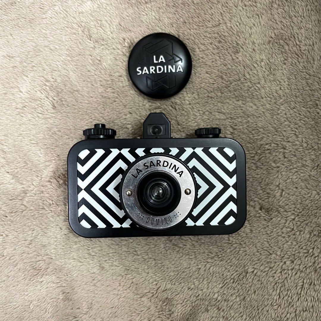La Sardina Domino Lomography (Category: Cameras) located in Legazpi City. Submitted by never.ynnuf (Listing ID 1331303920, Image 1). Description: Good working condition Clean lens Shutter ok Film tested - I can send sample shots for sure buyer Issue: Broken film door, ‘di na malock. I used electrical tape na lang to seal the sides. .