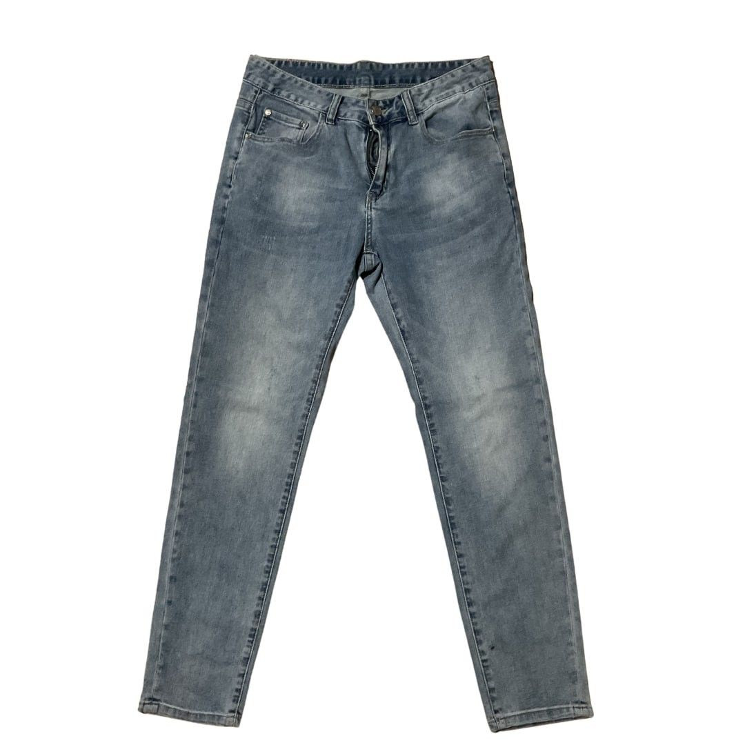 Light Blue denim pants (Category: Jeans) located in Tolosa. Submitted by pd.clutter (Listing ID 1331342232, Image 1). Description: size: waist 30-31 Length 40 issue: needs wash.
