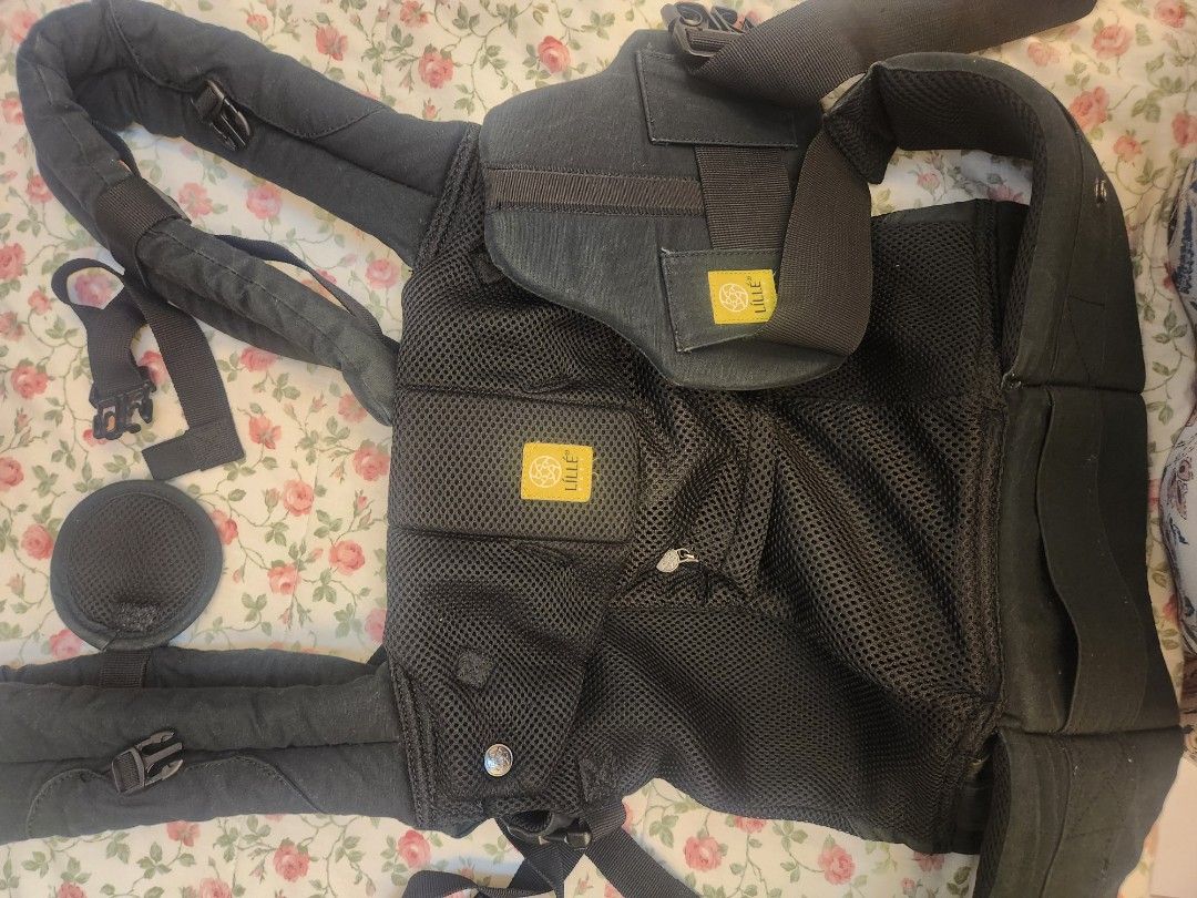 Lillebaby Complete Airflow Carrier (Category: Carriers & Slings) located in Quezon City. Submitted by rysaf (Listing ID 1331330086, Image 1). Description: The LILLEbaby COMPLETE Airflow 6-in-1 Baby Carrier features breathable 3D mesh for maximum air circulation and ventilation. Fabric: 3D Breathable Mesh, 100% Cotton Features: Six Carrying Positions, Sleeping Hood, Two Pockets, Back & Neck Support, 2-way Adjustable Straps Baby Weight Capacity: 7l